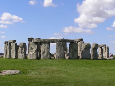 640px-Stonehenge2007_07_30